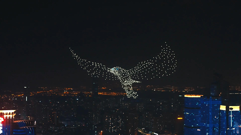 無(wú)人機光影表演耀夜飛行,派勤硬件助力展翅騰飛! 無(wú)人機光影表演耀夜飛行,派勤硬件助力展翅騰飛!